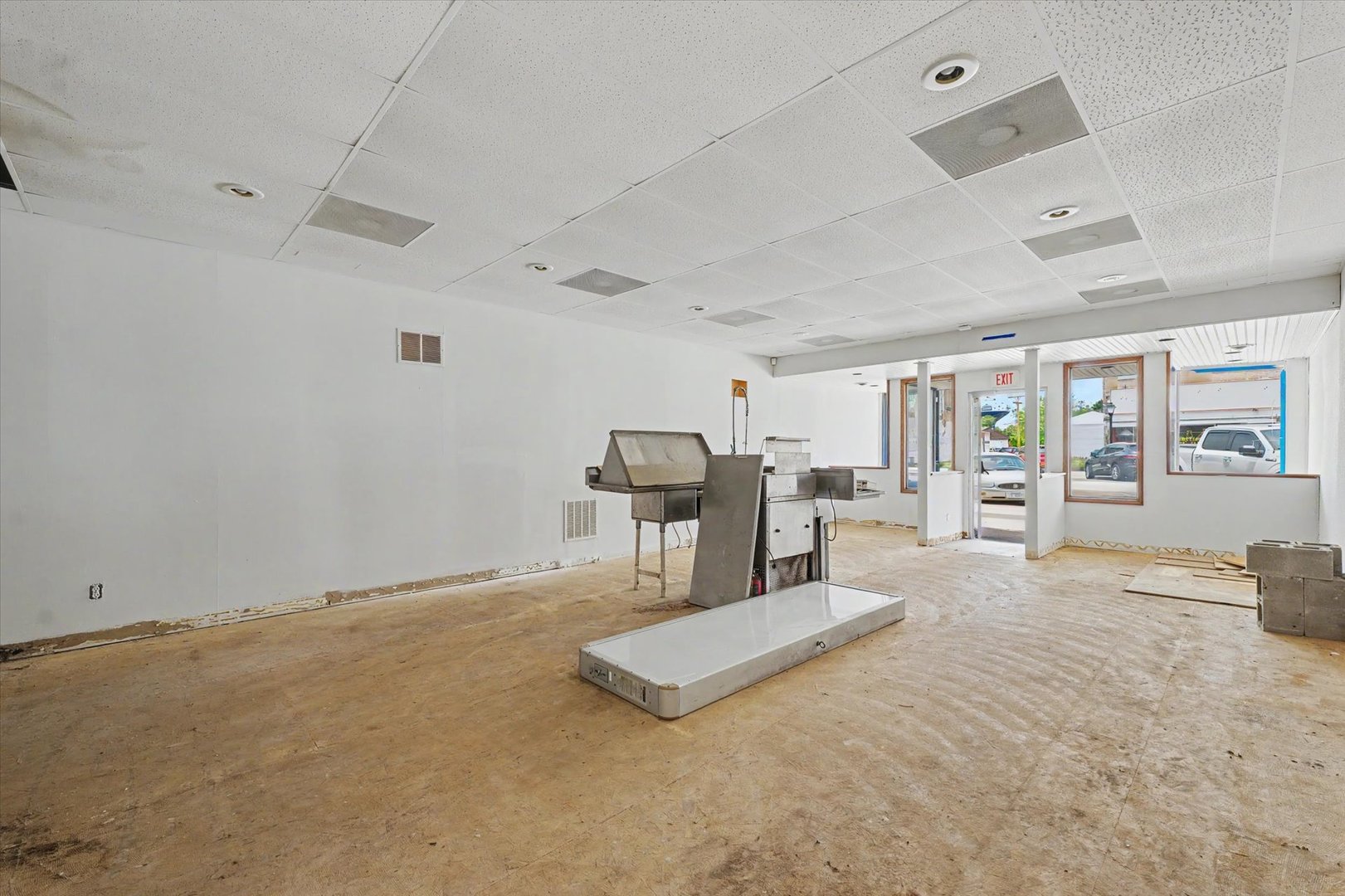 122-124 E Sangamon Avenue Property Photo 7