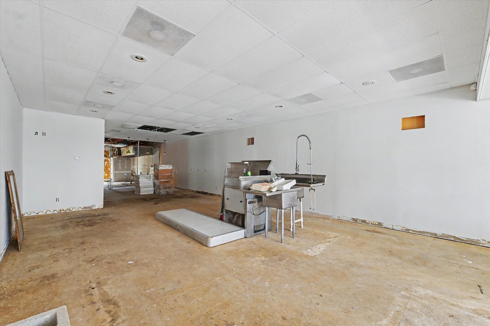 122-124 E Sangamon Avenue Property Photo 8