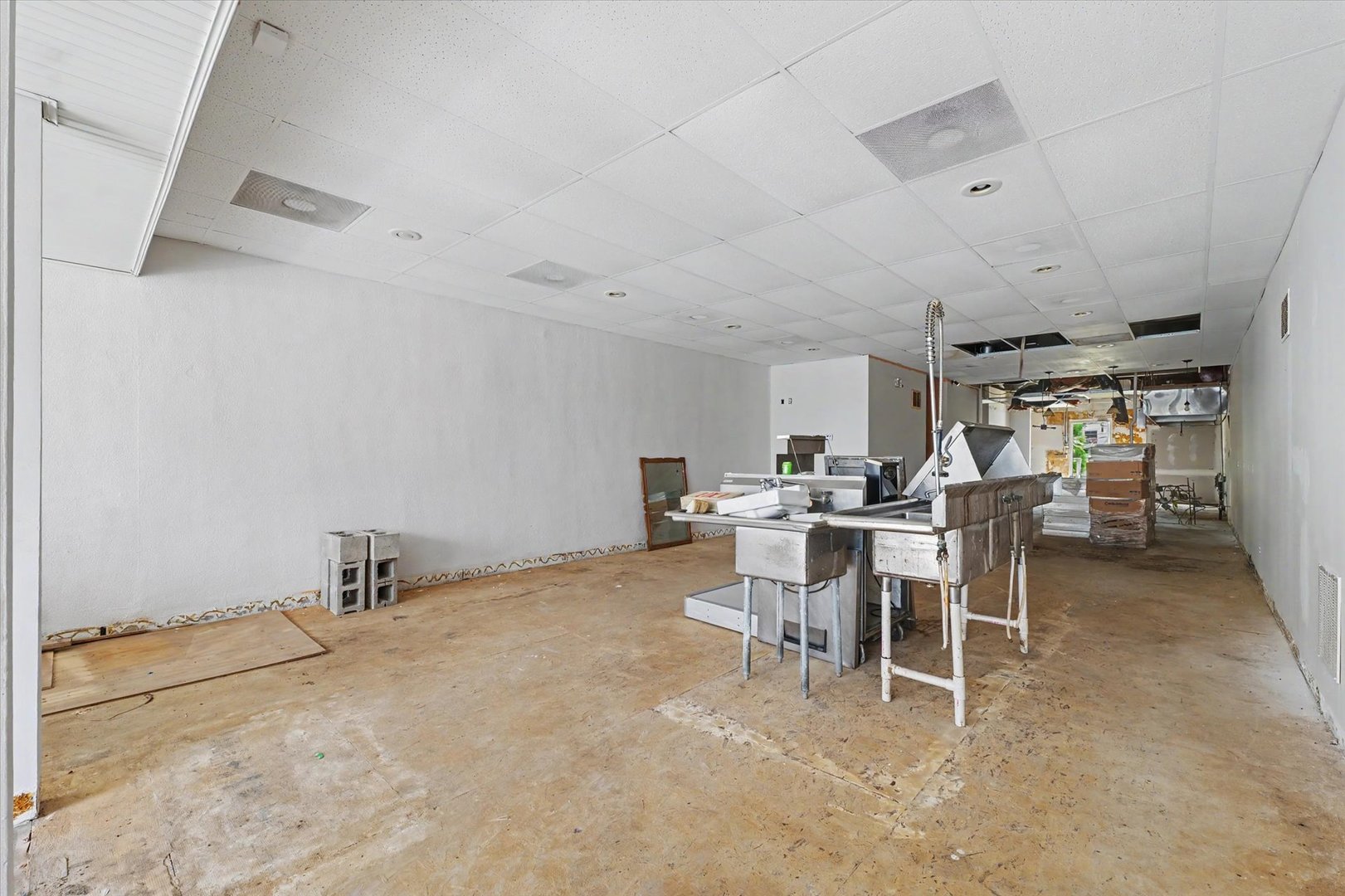 122-124 E Sangamon Avenue Property Photo 9
