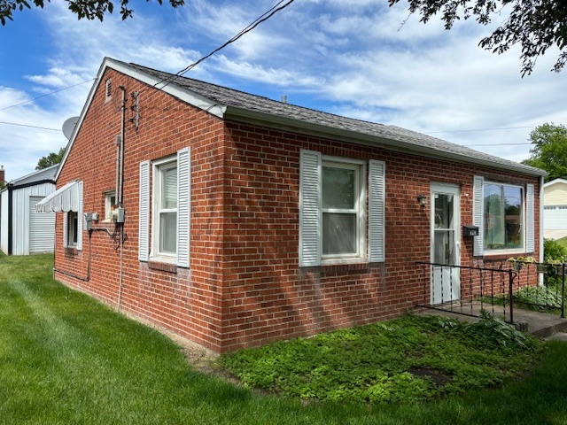 628 E Division Street Property Photo 2