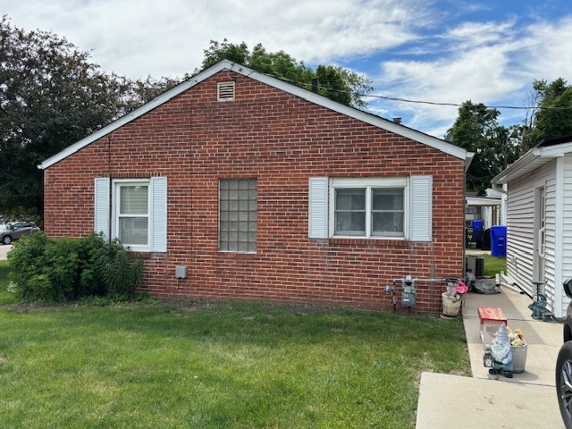 628 E Division Street Property Photo 4