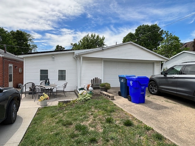 628 E Division Street Property Photo 6