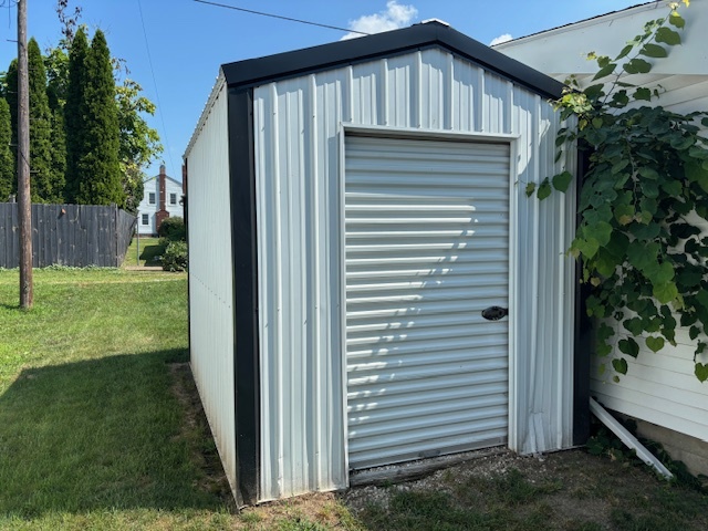 628 E Division Street Property Photo 23