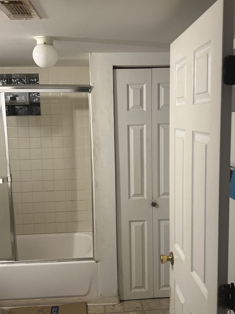 14230 University Avenue Property Photo 4