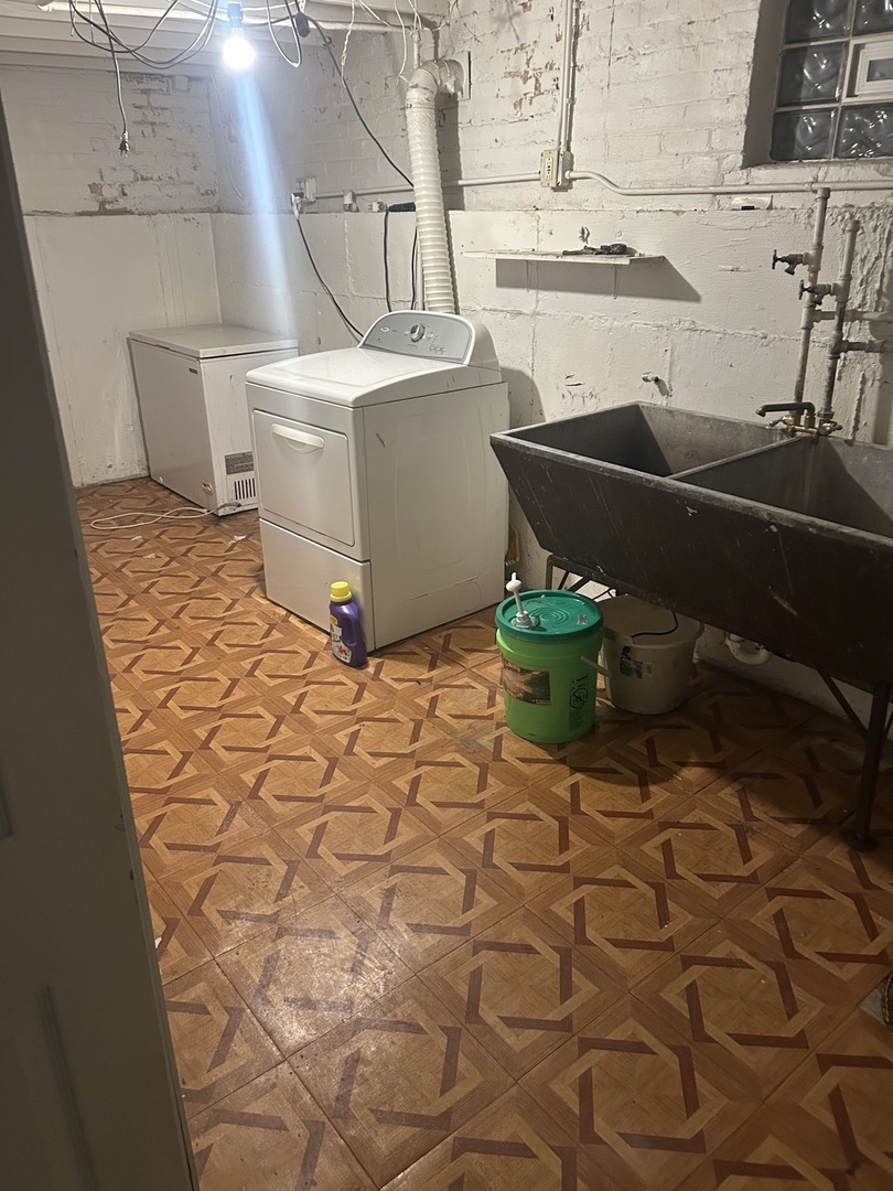 14230 University Avenue Property Photo 9