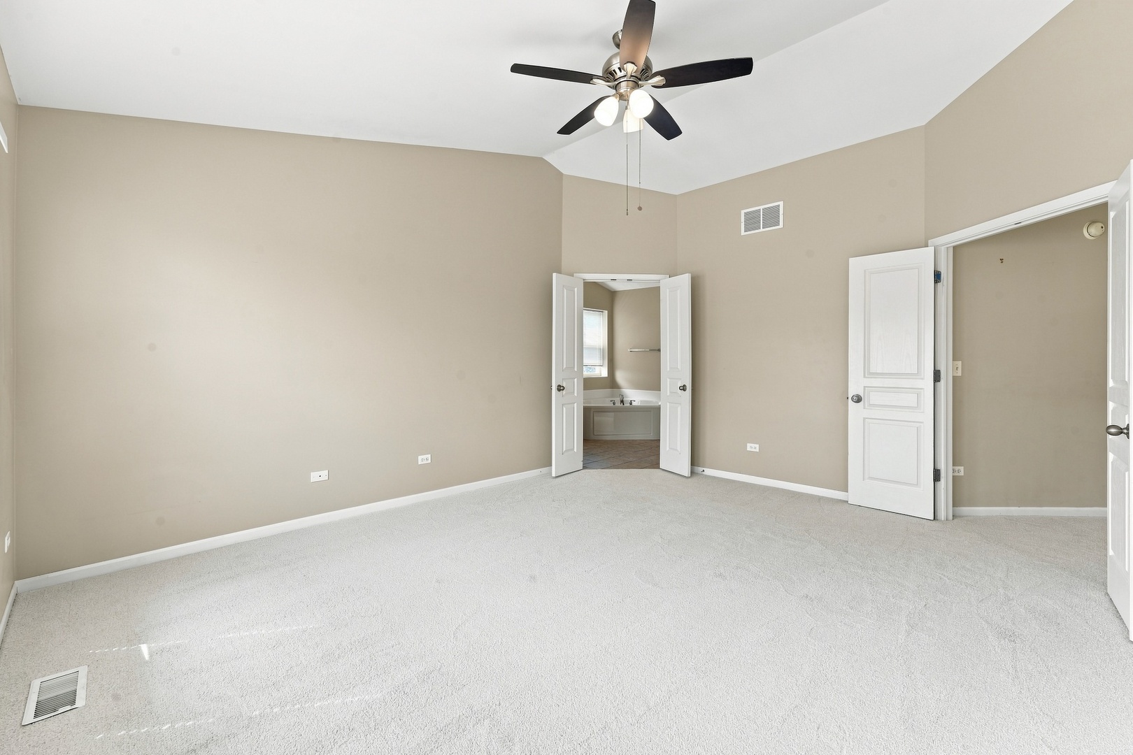 1177 Blue Heron Circle Property Photo 3