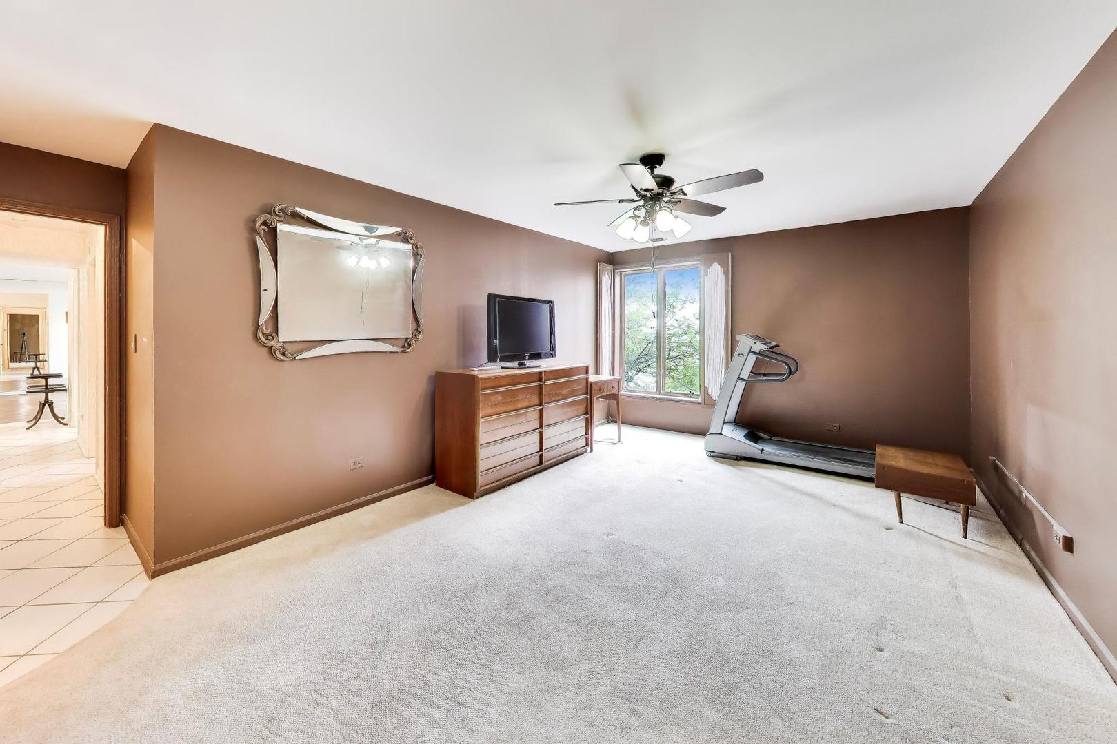 9558 Gross Point Road A605 Property Photo 14
