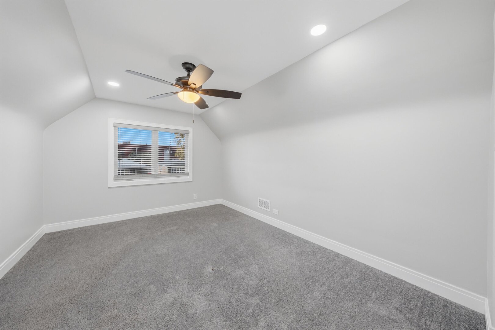 9829 S Claremont Avenue Property Photo 13