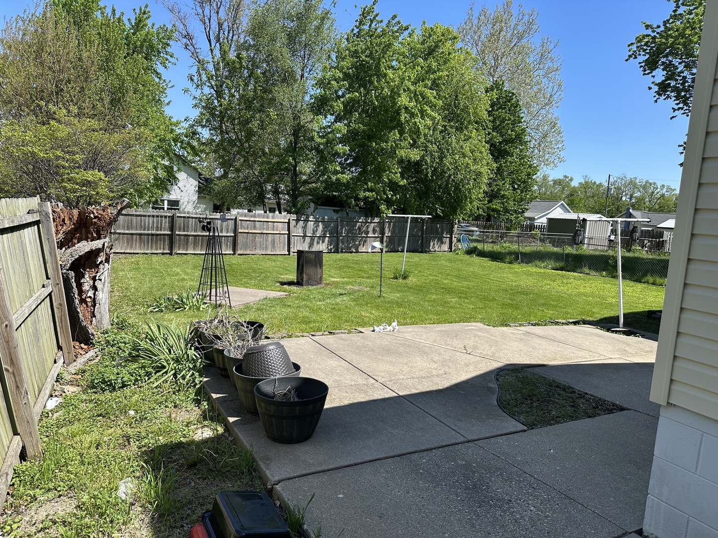102 E Grove Street Property Photo 8