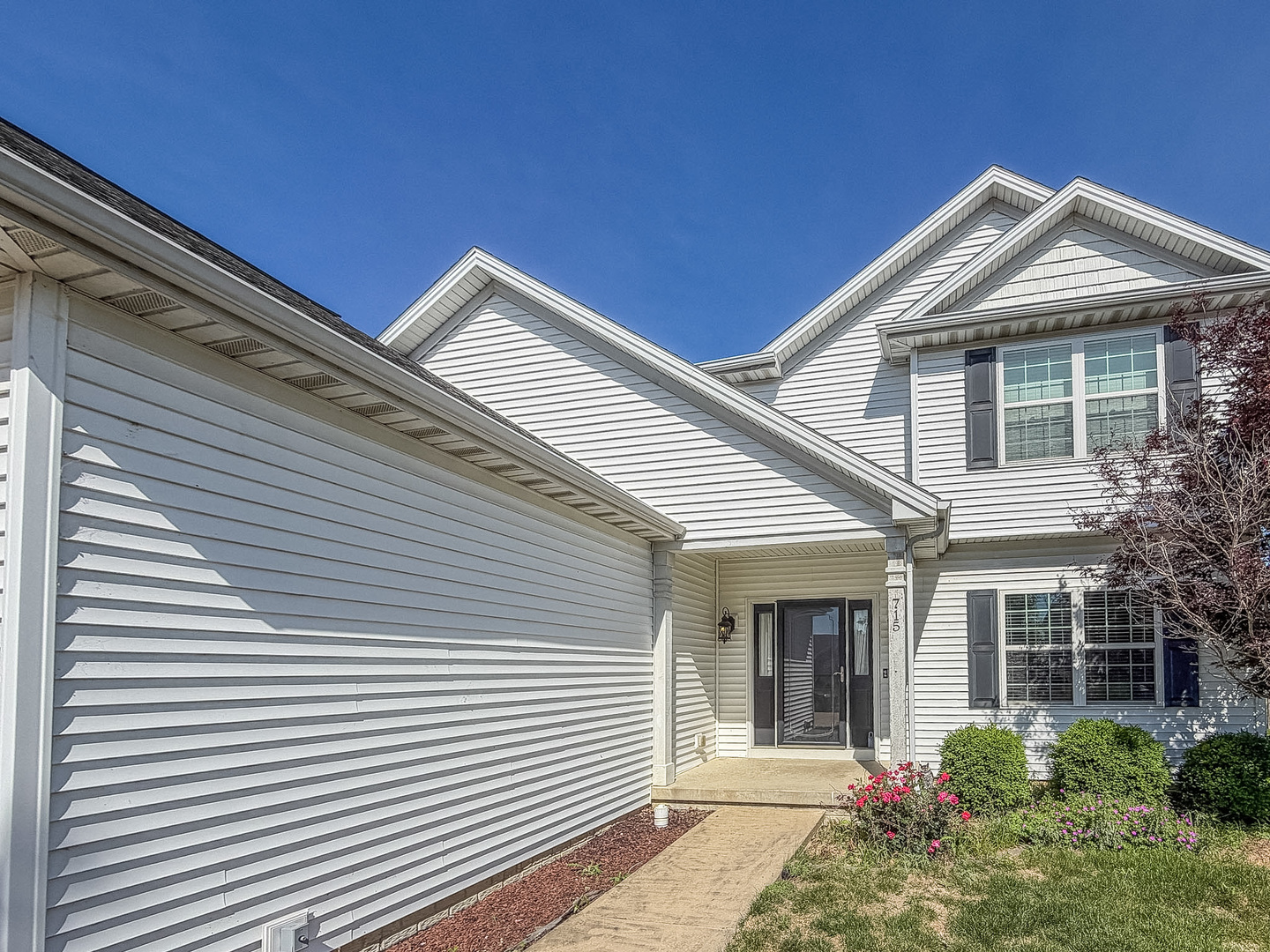 715 Sedgegrass Drive Property Photo 3