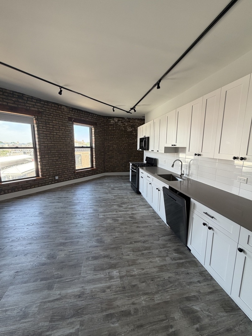 1572 N Milwaukee Avenue G Property Photo 7