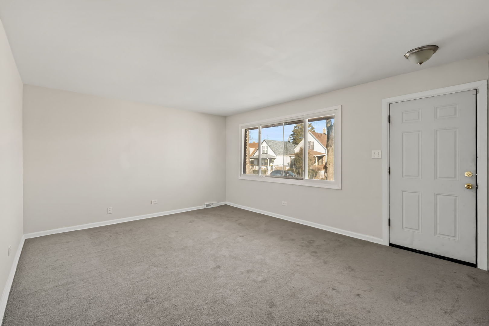 10214 S La Salle Street Property Photo 2