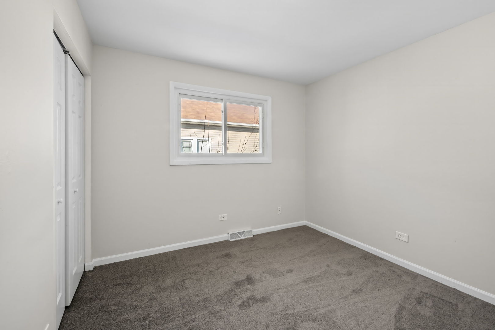 10214 S La Salle Street Property Photo 4