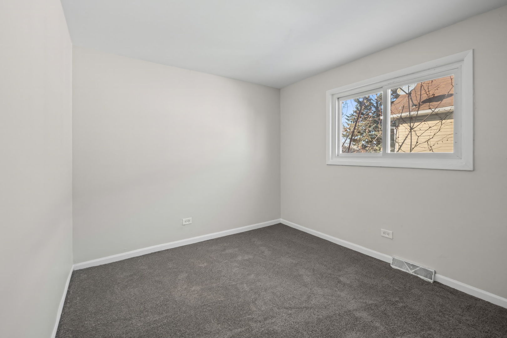 10214 S La Salle Street Property Photo 5