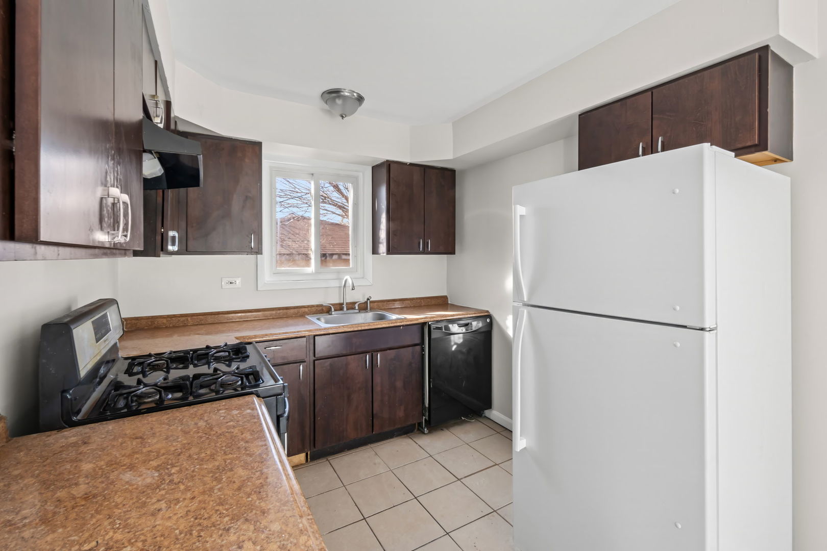 10214 S La Salle Street Property Photo 6