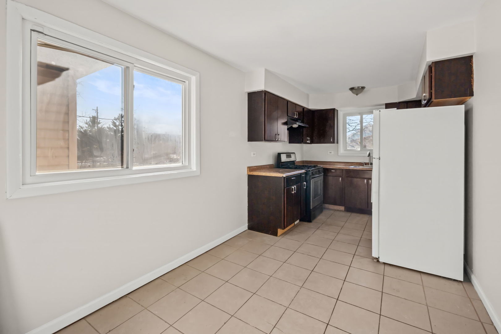 10214 S La Salle Street Property Photo 7