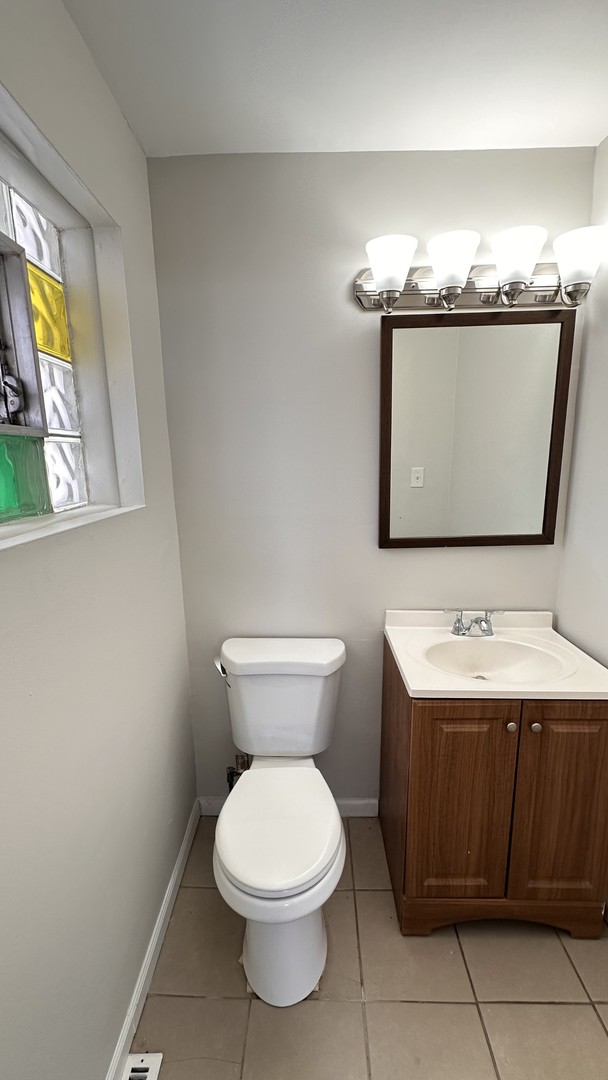 10214 S La Salle Street Property Photo 8