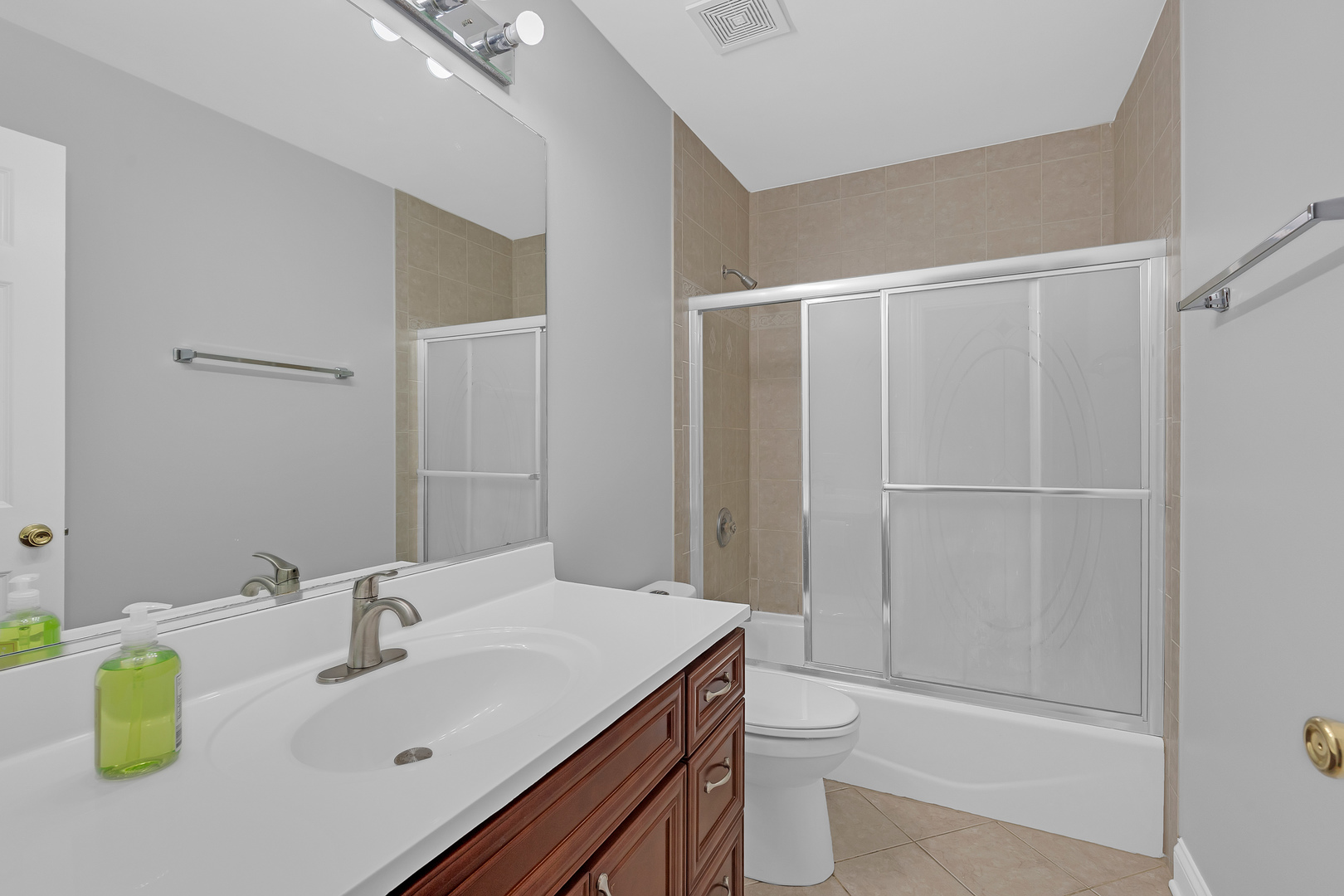 270 E Armitage Avenue Property Photo 17