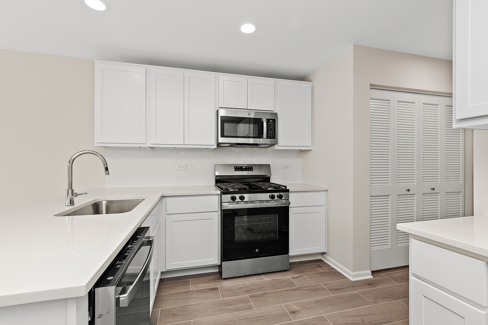 1444 Somerset Drive Property Photo 6