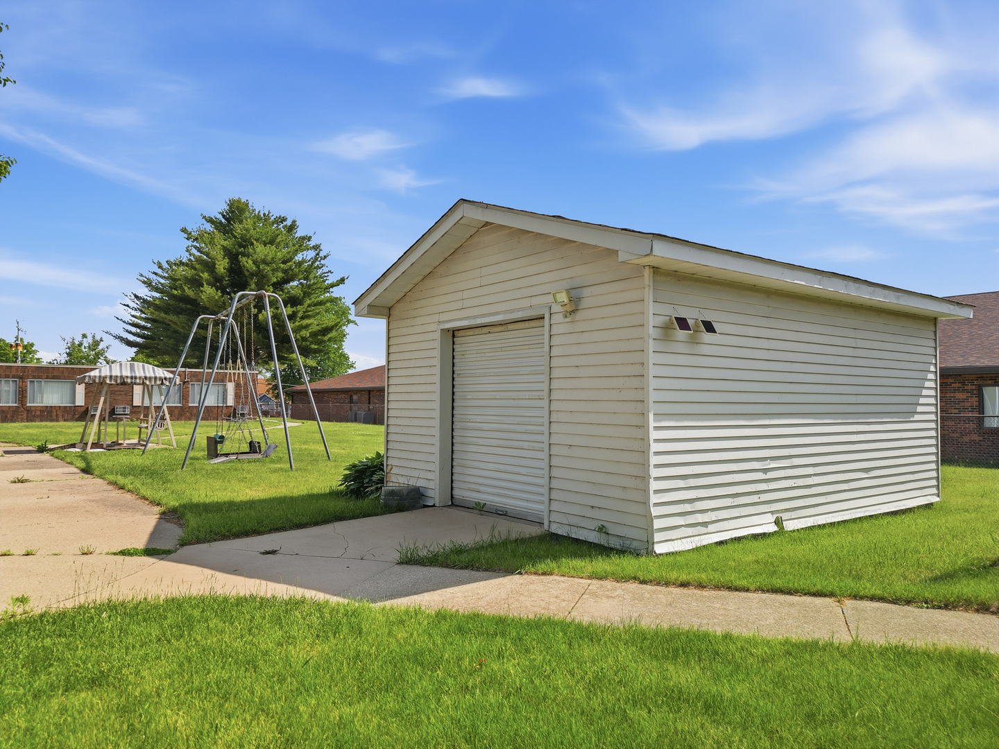2601 Woodlawn Road Property Photo 9