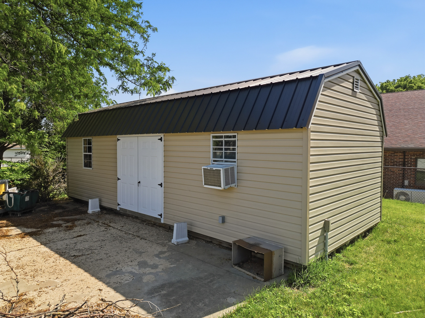 2601 Woodlawn Road Property Photo 10