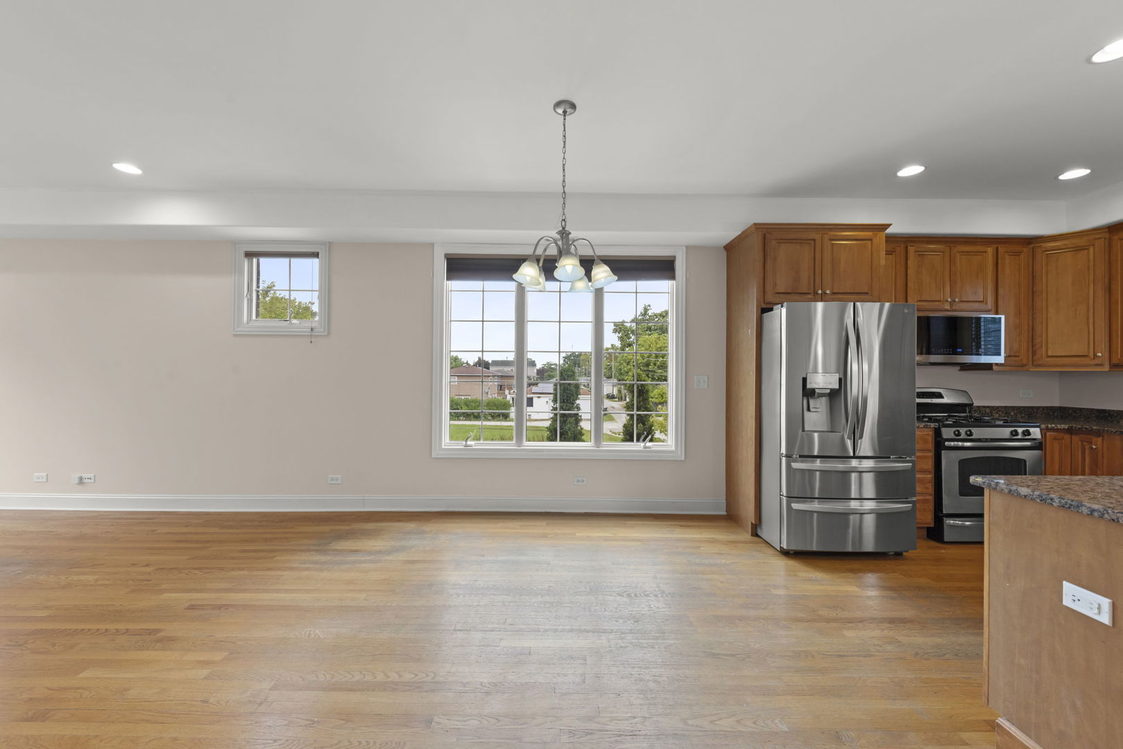 9521 Shields Avenue 9521 Property Photo 6