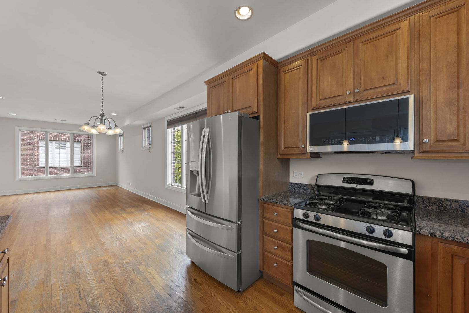 9521 Shields Avenue 9521 Property Photo 7
