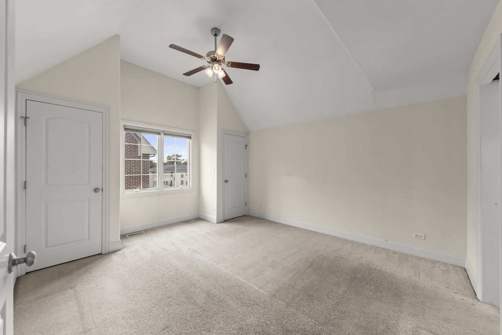 9521 Shields Avenue 9521 Property Photo 12
