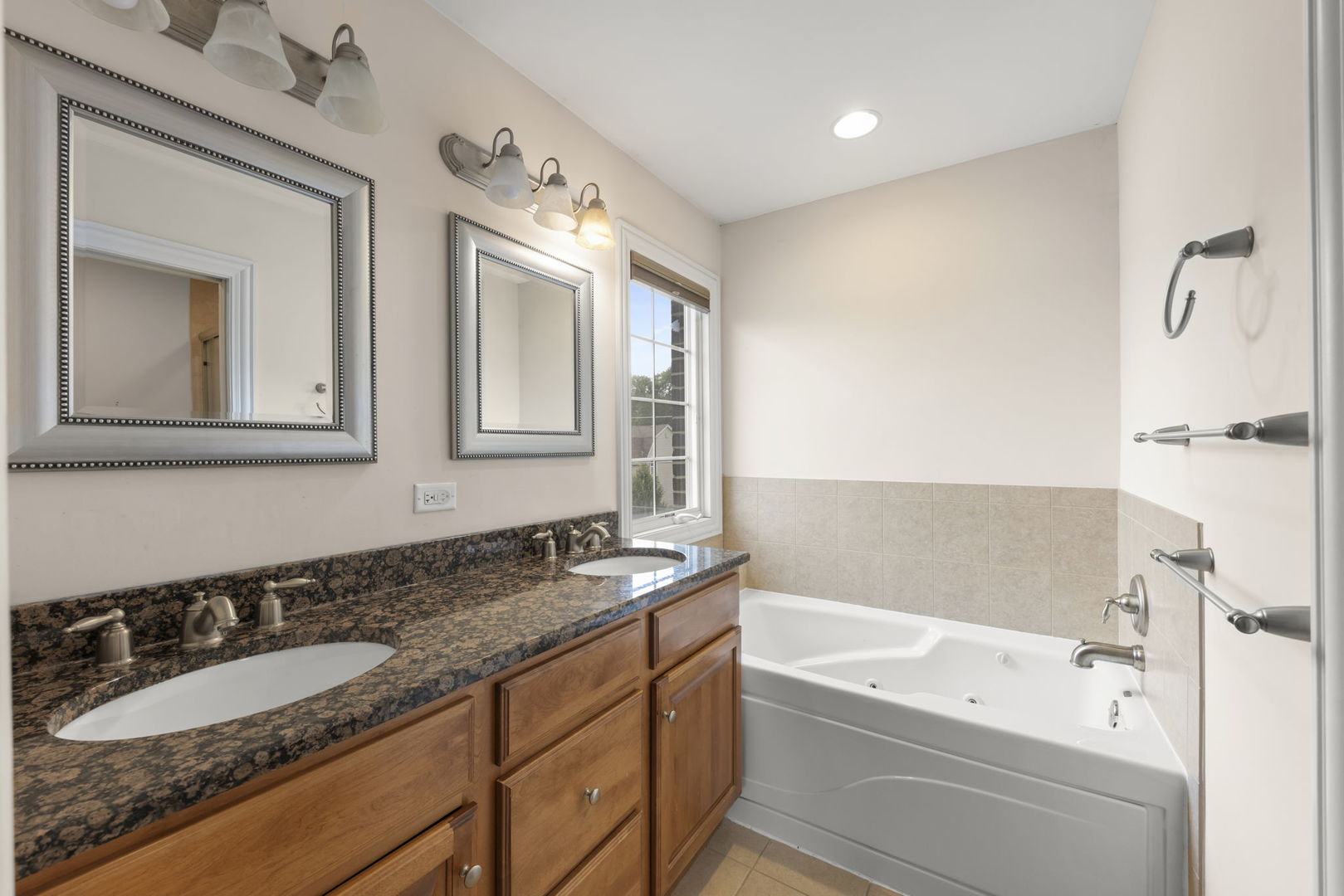 9521 Shields Avenue 9521 Property Photo 14