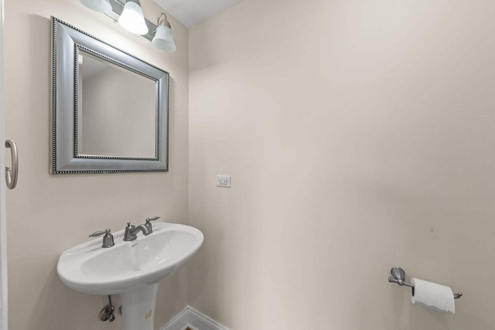 9521 Shields Avenue 9521 Property Photo 16