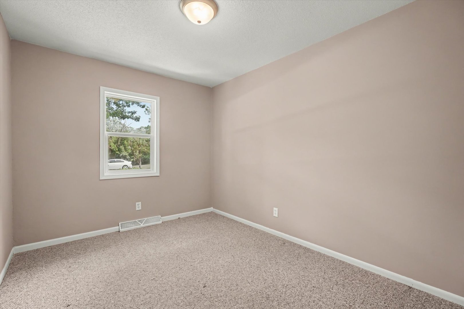 103 Dakota Drive Property Photo 12