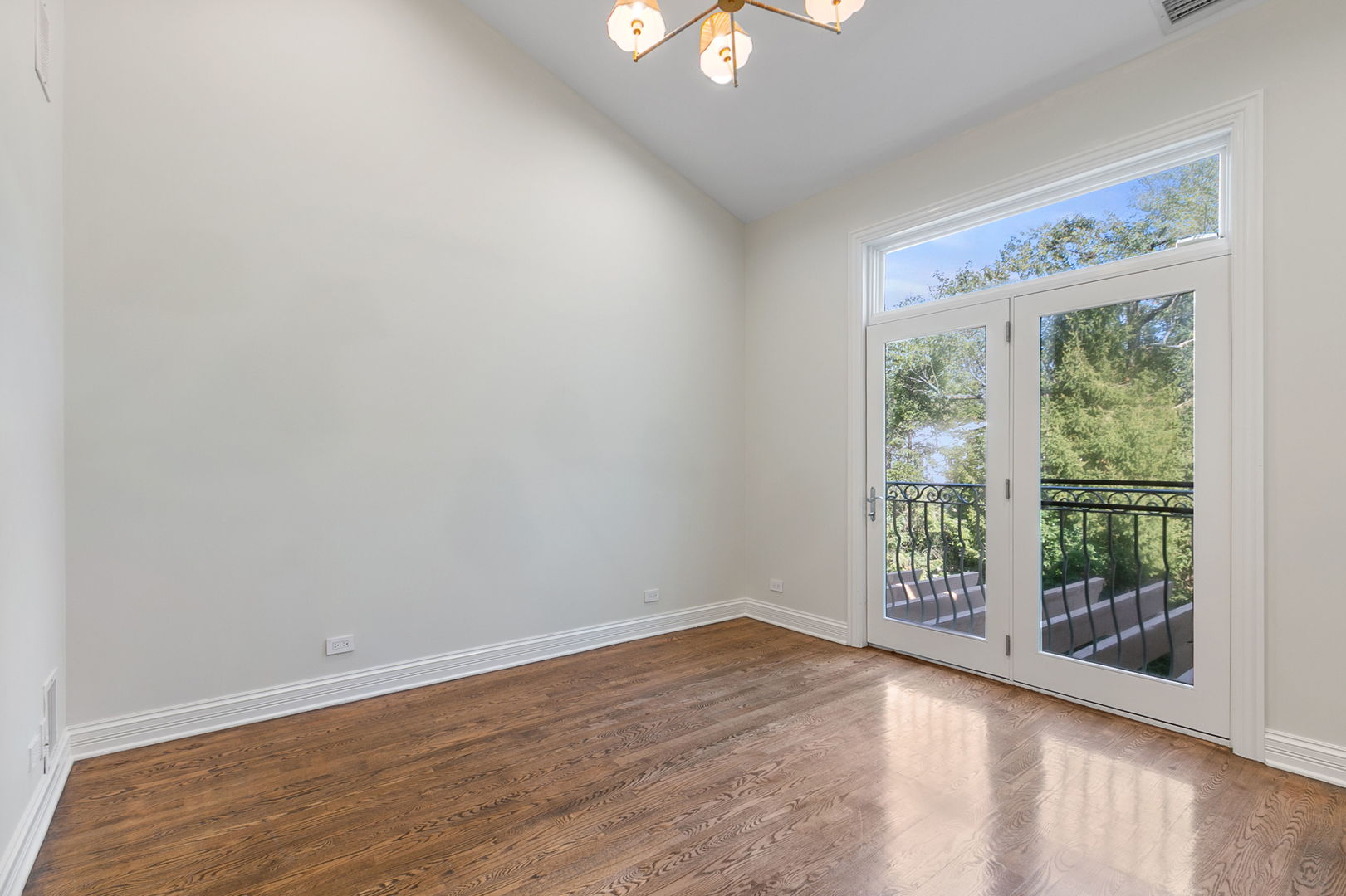 1015 Sheridan Road Property Photo 23