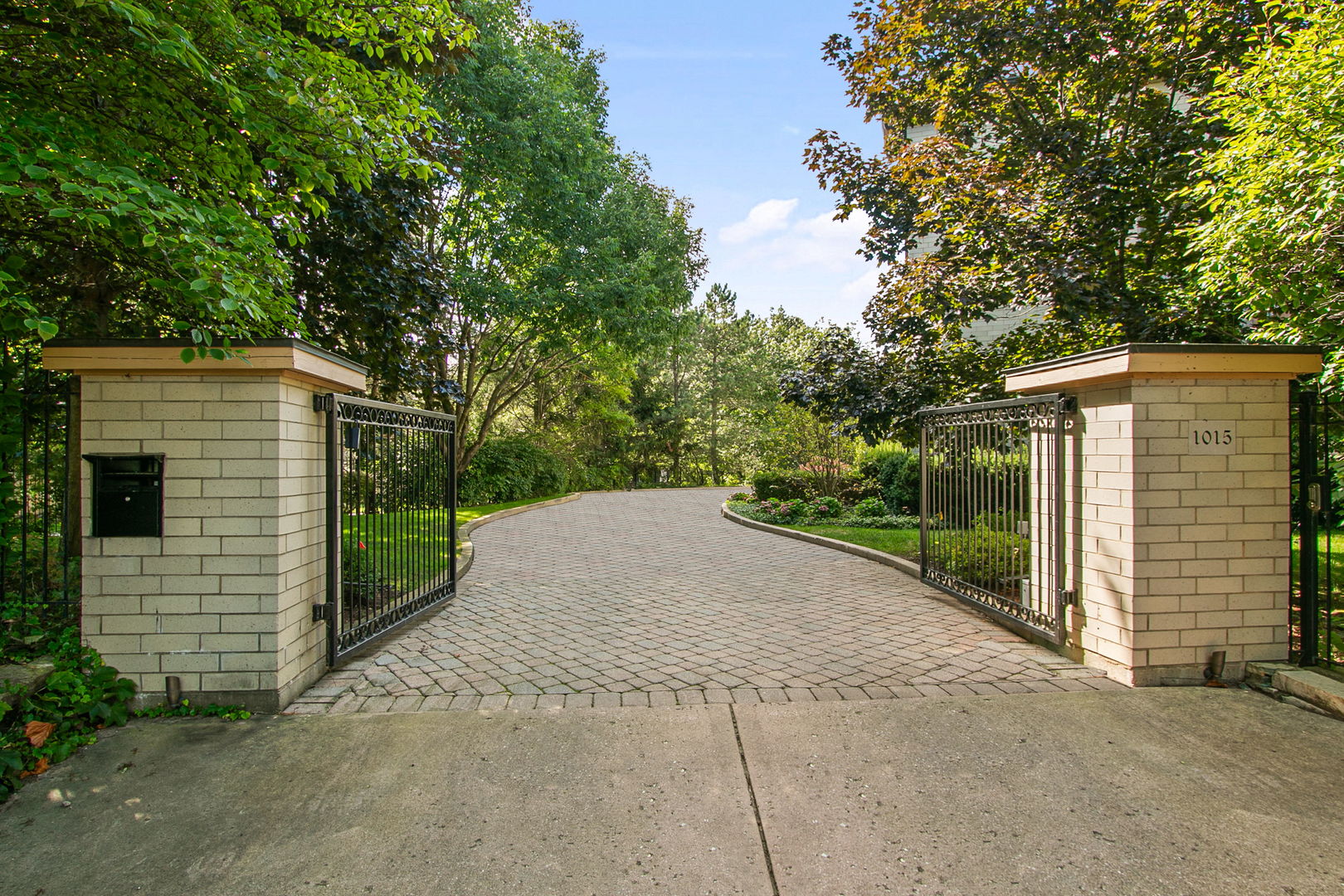 1015 Sheridan Road Property Photo 37