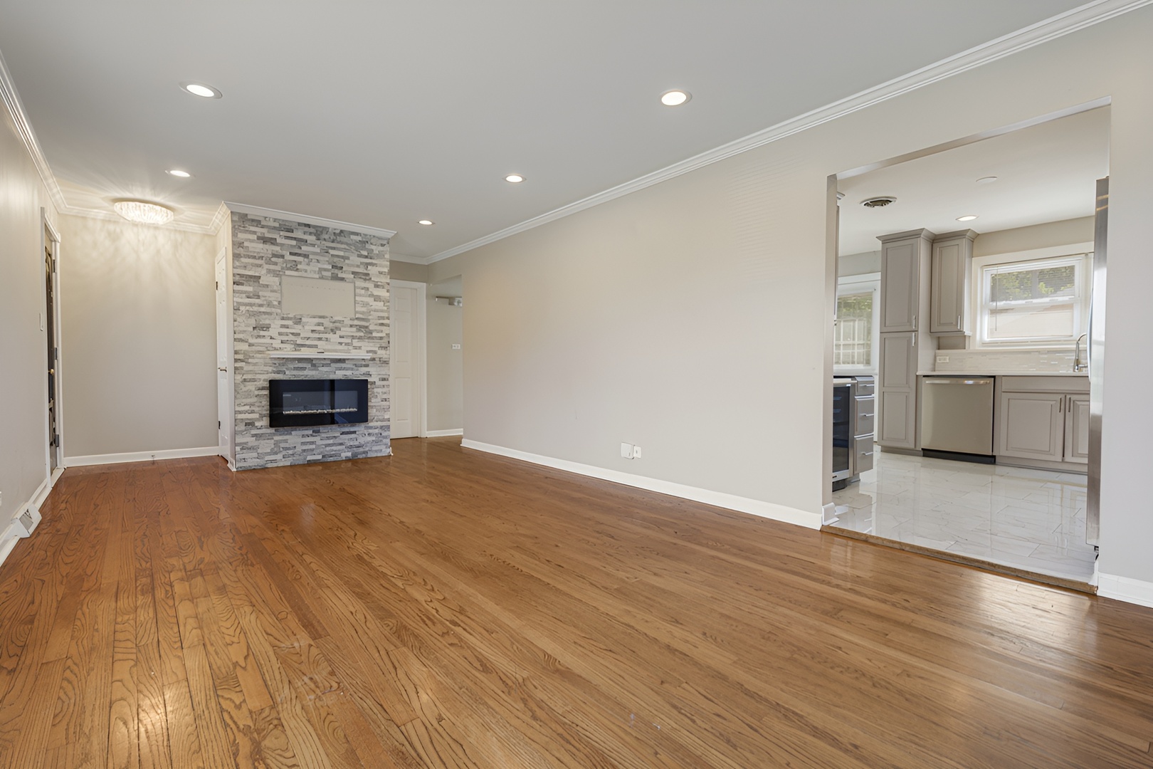 407 N West Avenue Property Photo 8