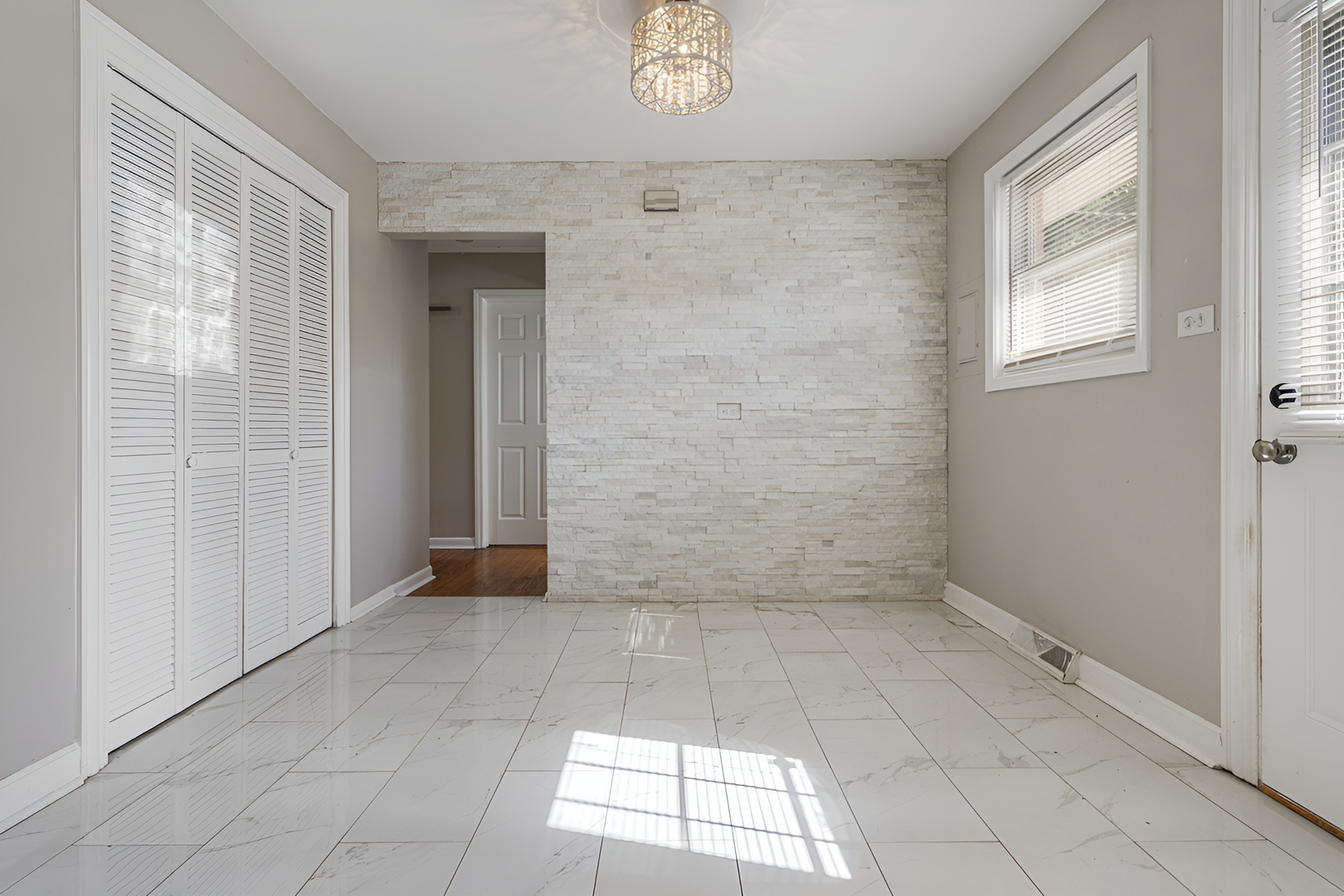 407 N West Avenue Property Photo 10