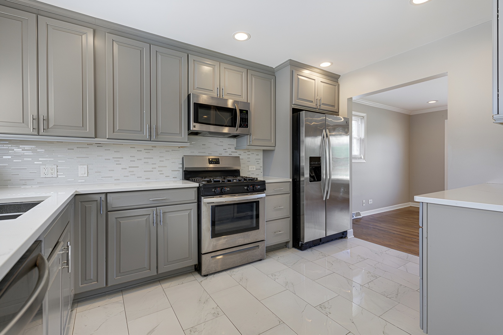 407 N West Avenue Property Photo 15