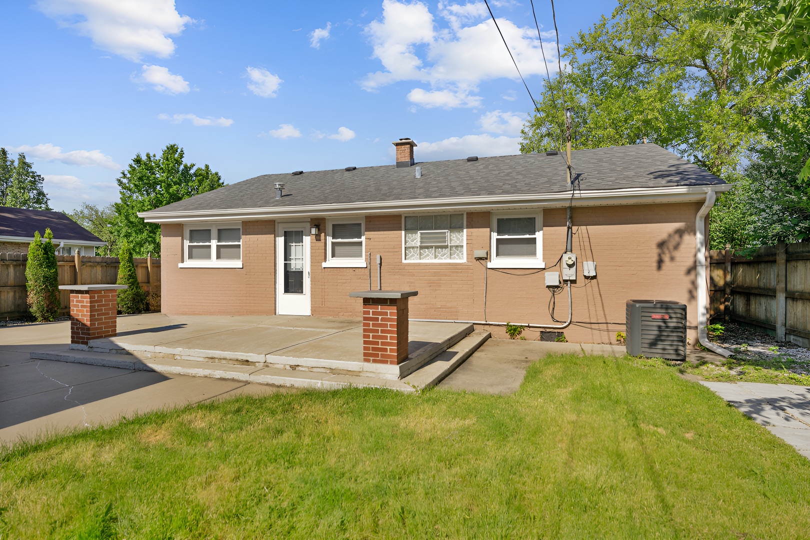 407 N West Avenue Property Photo 25