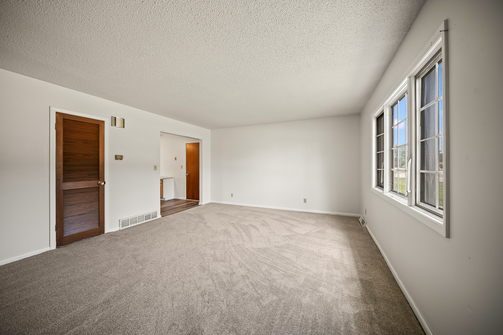 2009 53rd Street Property Photo 4