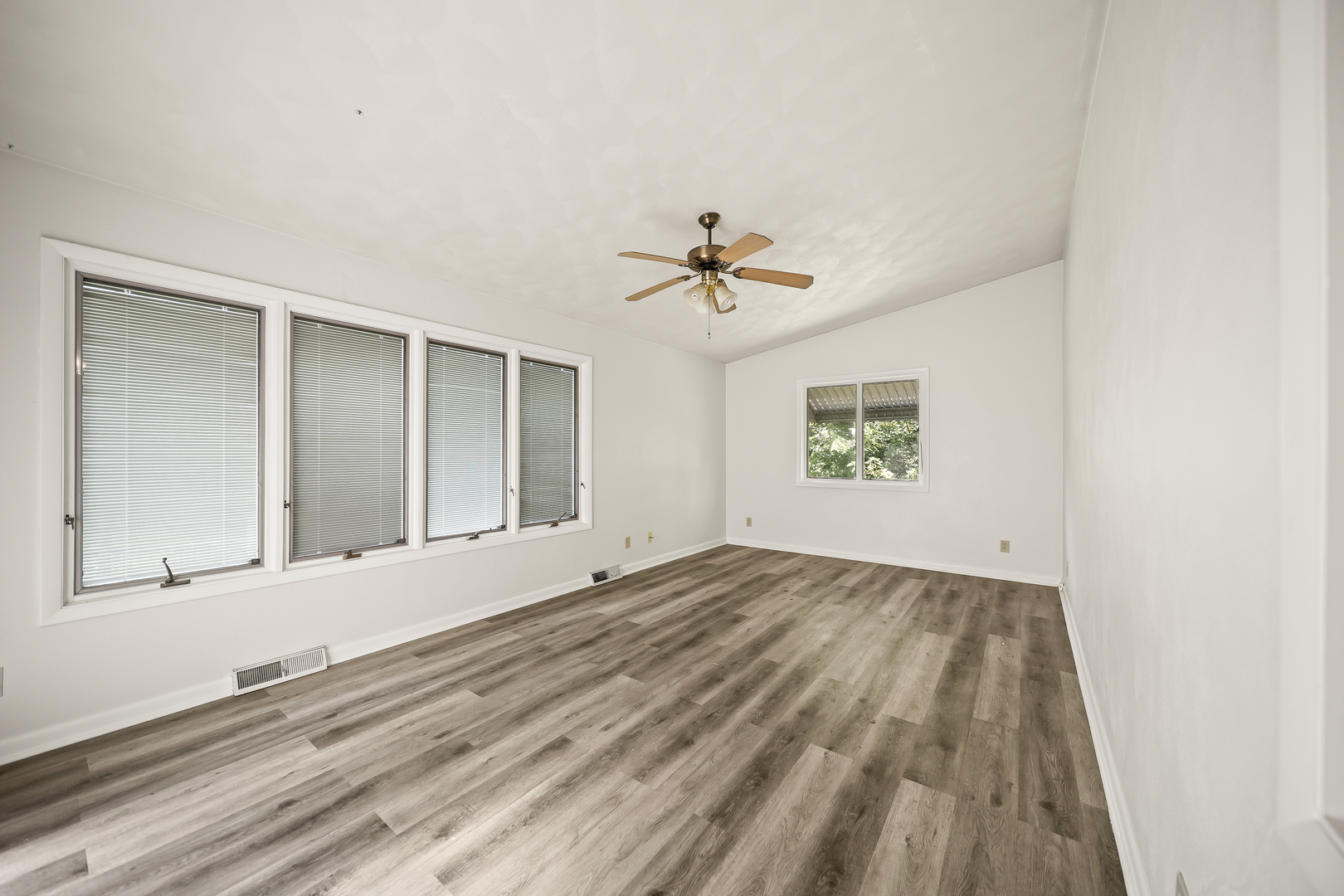 2009 53rd Street Property Photo 9
