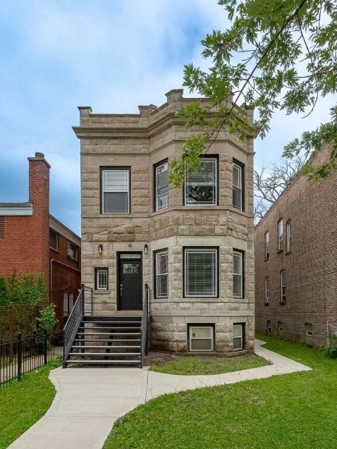 35 N Mayfield Avenue Property Photo 1