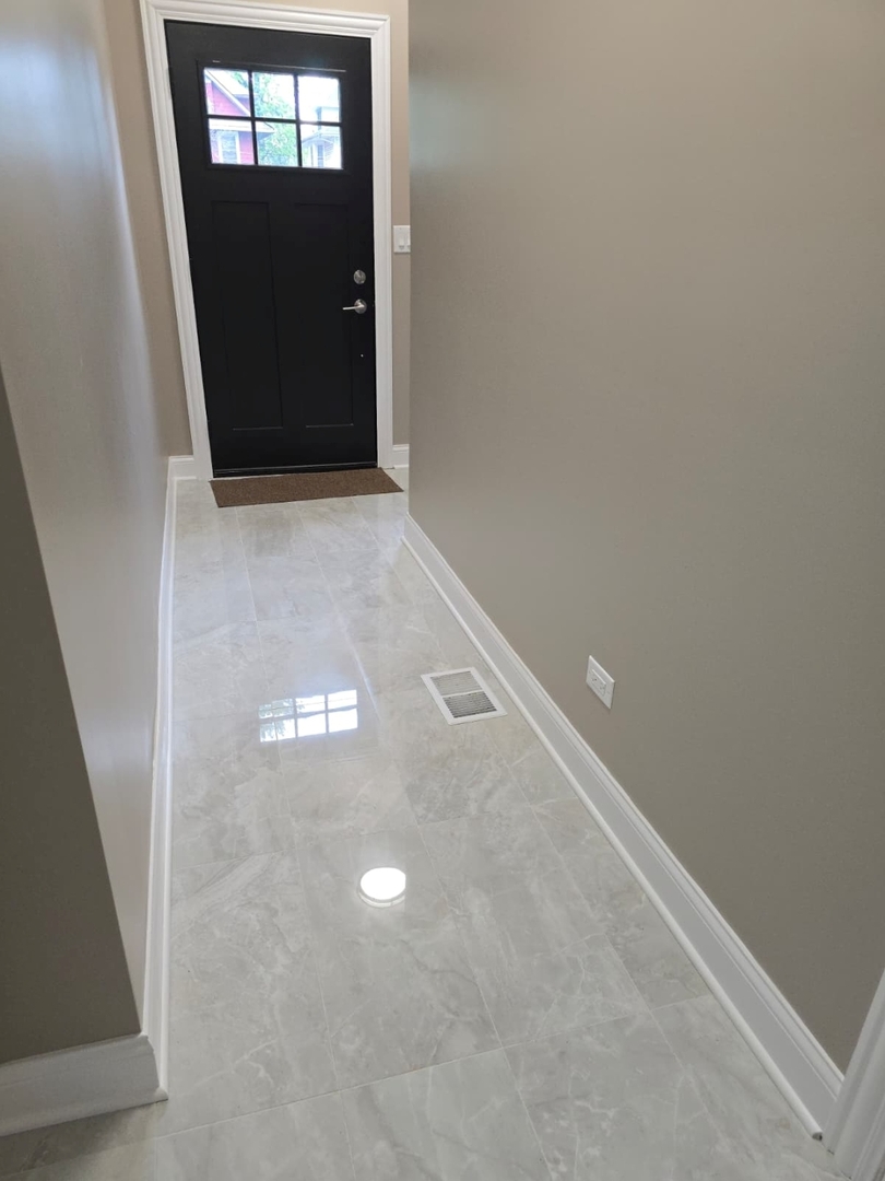 35 N Mayfield Avenue Property Photo 8