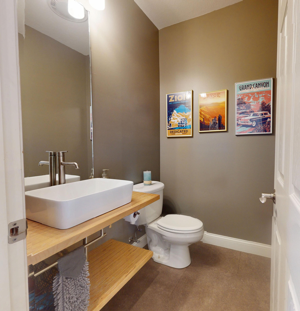 2702 Springhill Lane Property Photo 7