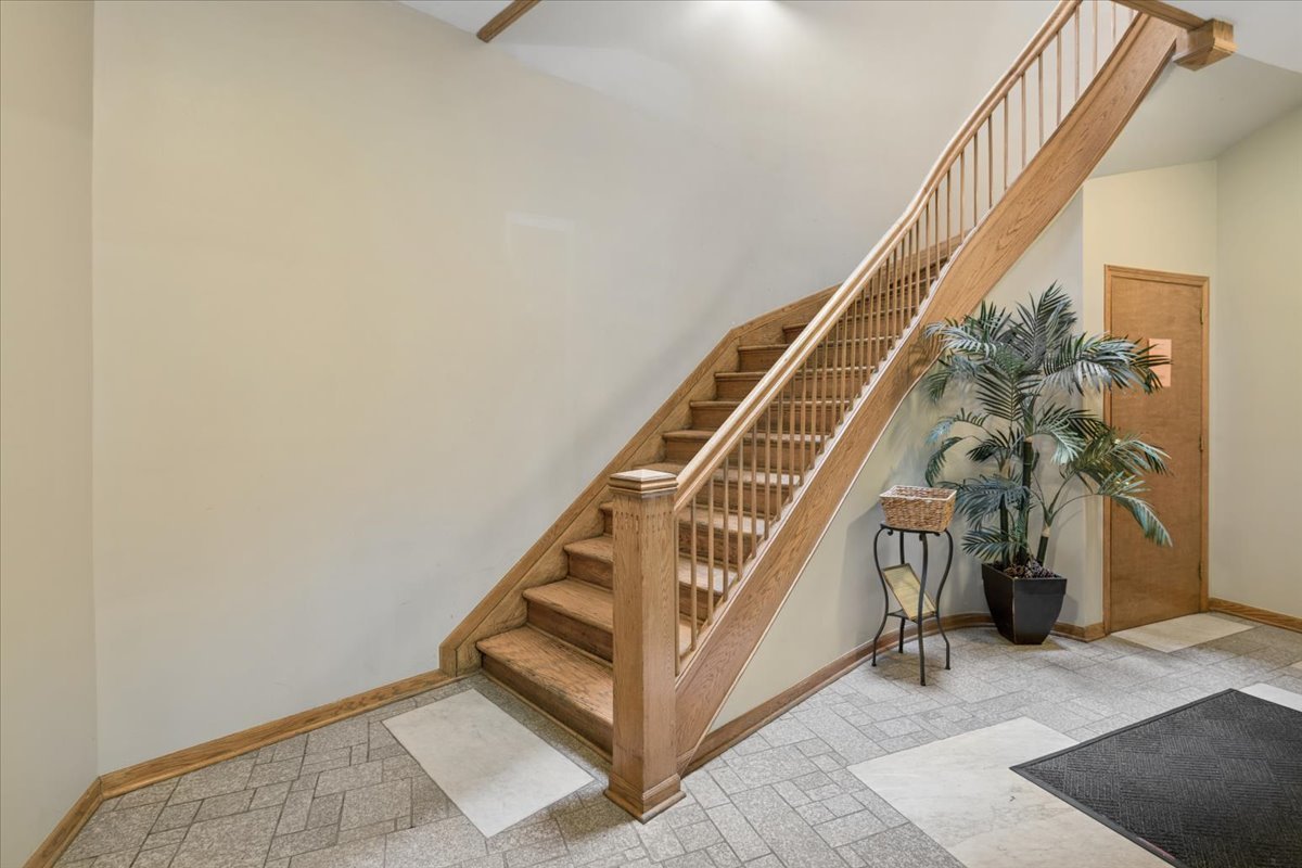 6417 S Minerva Avenue 3-sw Property Photo 2