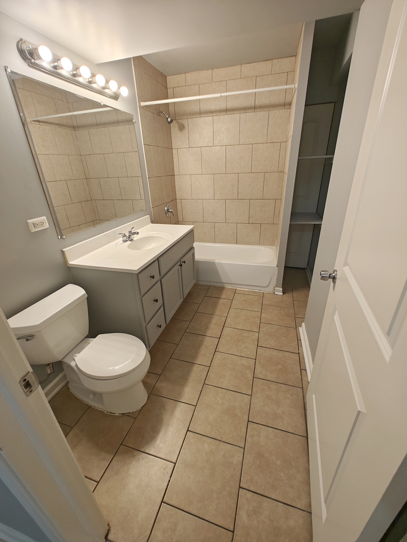 6030 S Eberhart Avenue B Property Photo 5