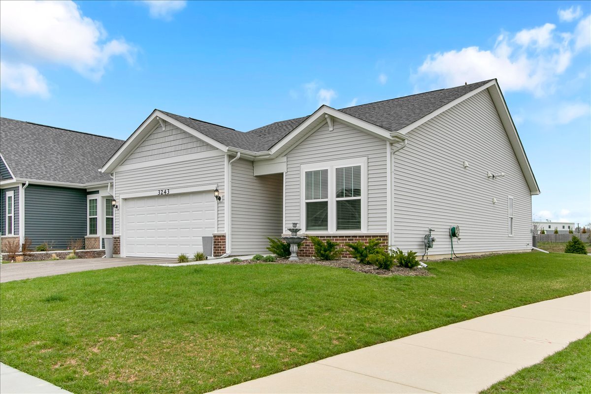 3243 Sweetgrass Circle Property Photo 3