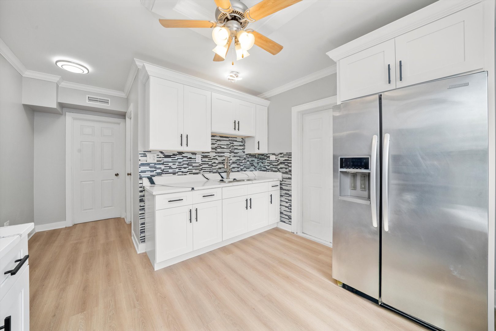 500 Engle Street Property Photo 8