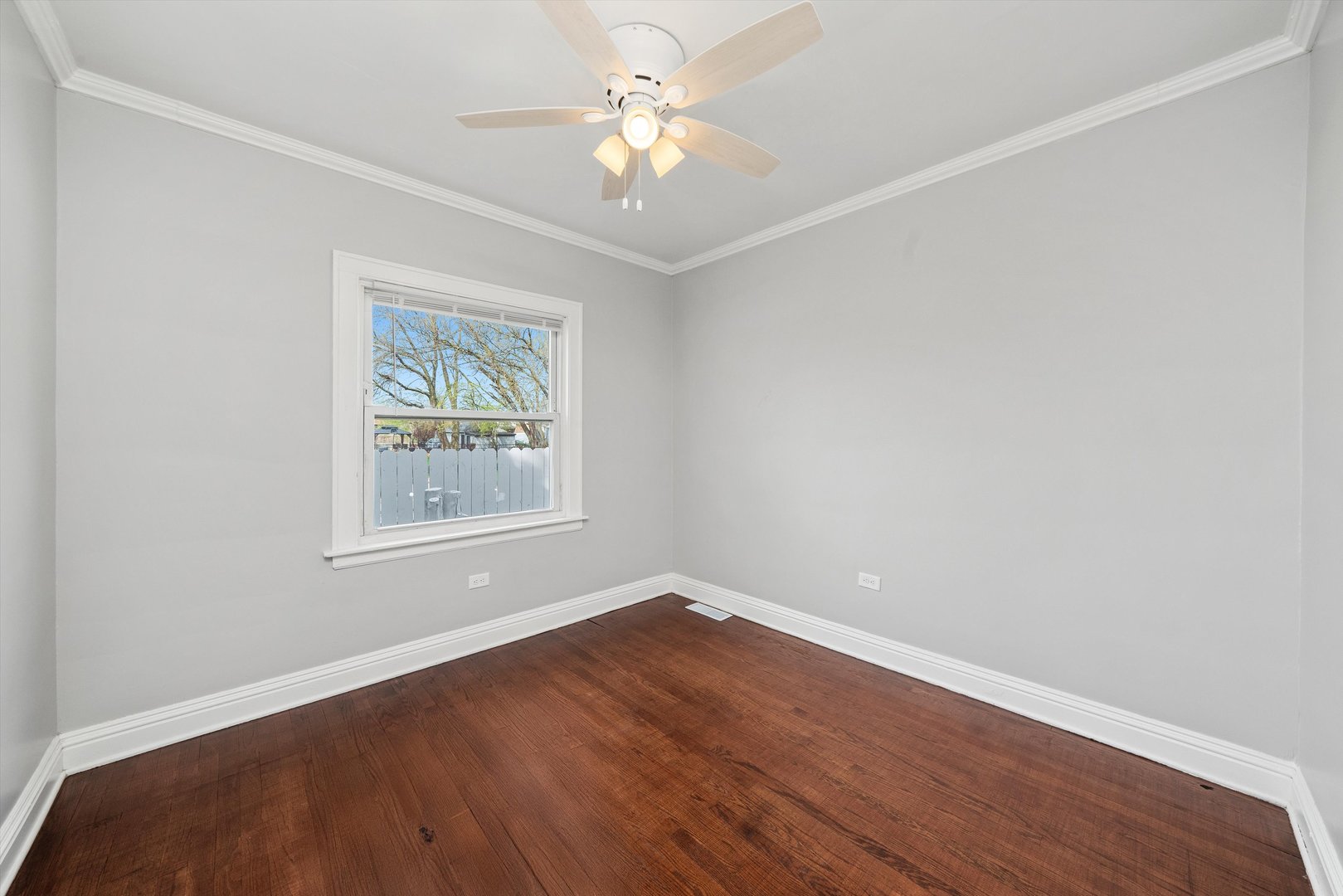 500 Engle Street Property Photo 10