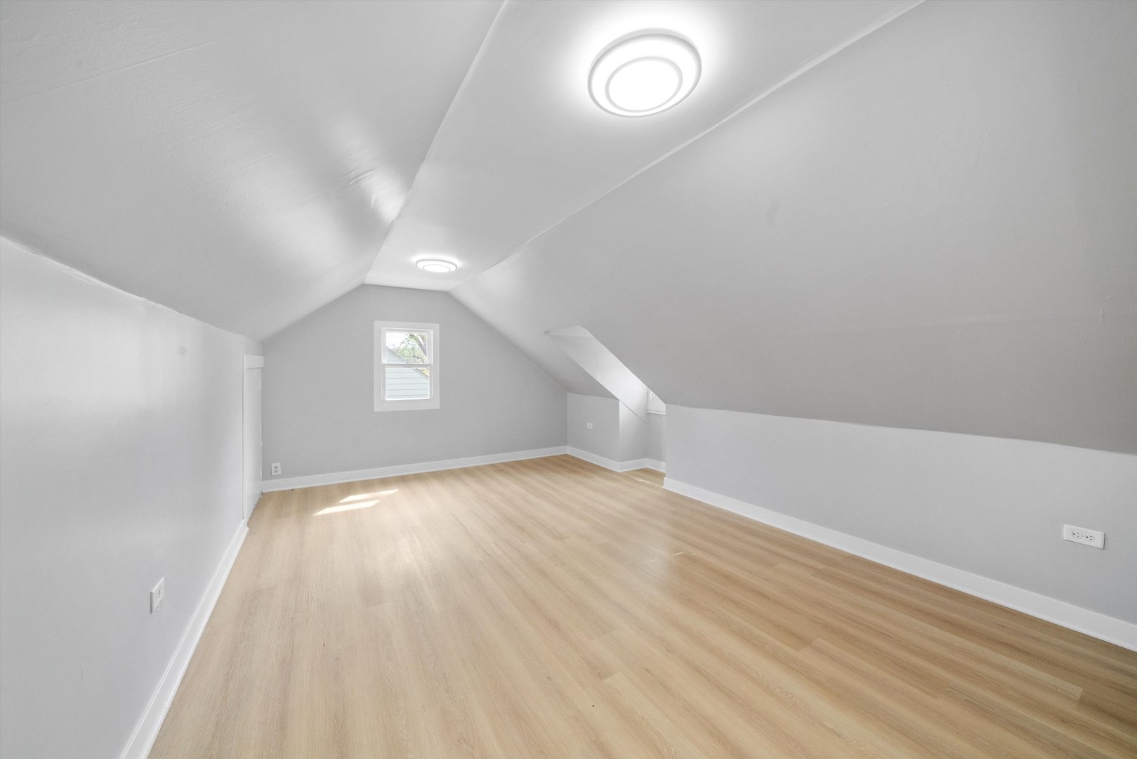 500 Engle Street Property Photo 18