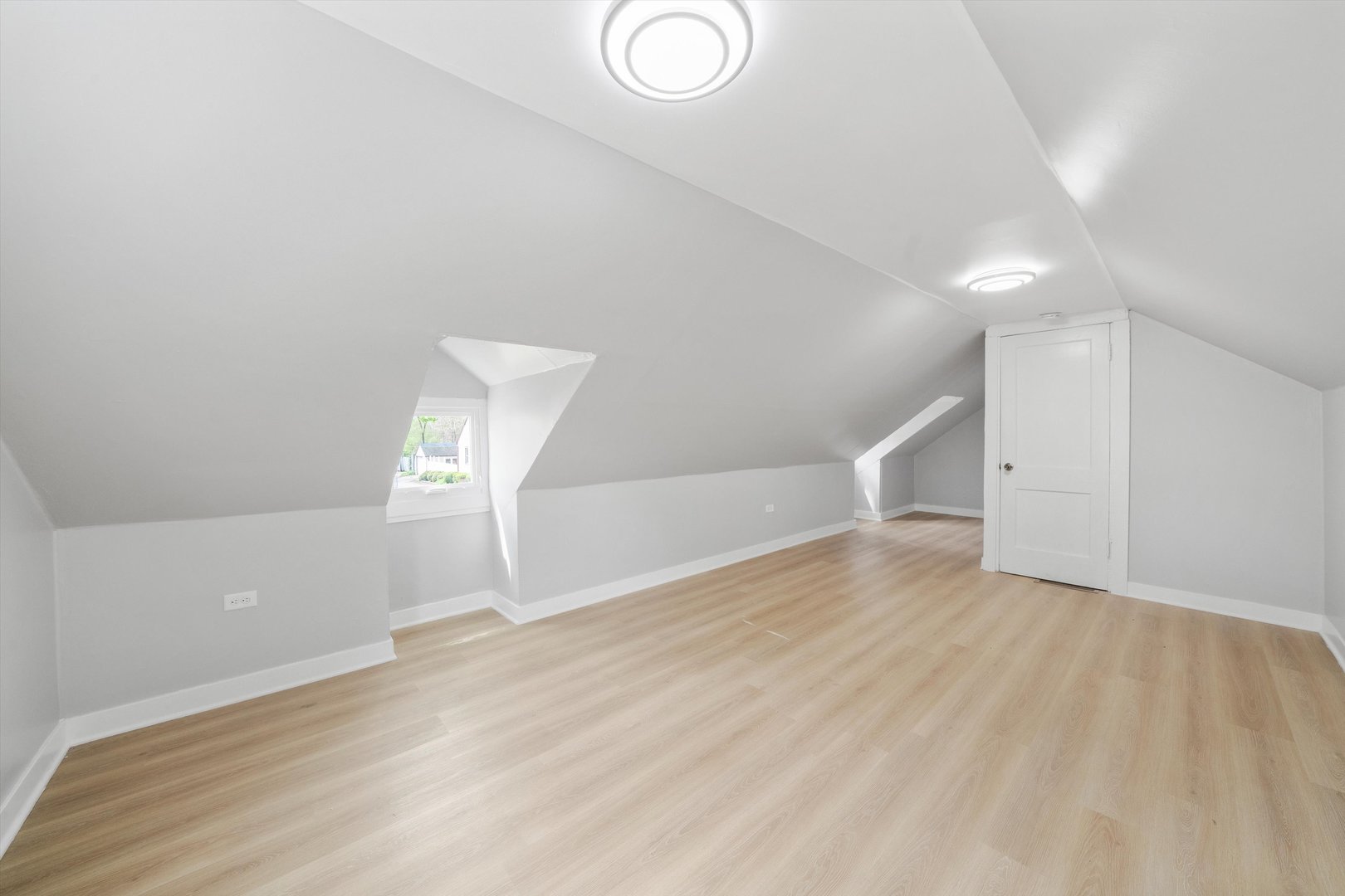 500 Engle Street Property Photo 20