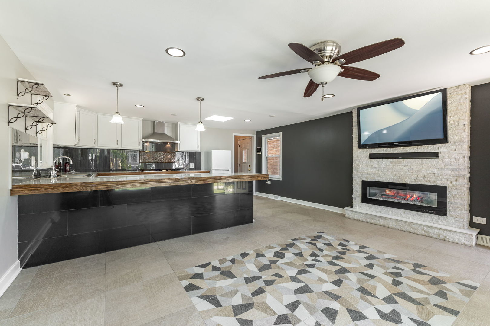 10505 S Avenue F Property Photo 4